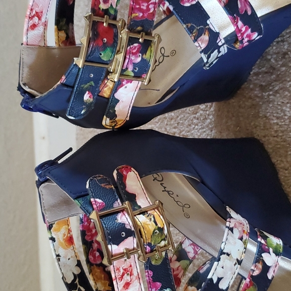 Qupid Blue Floral Wedge - 7.5 - Picture 5 of 6